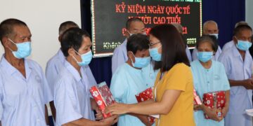 Tổ chức hoạt động kỷ niệm ngày Quốc tế người cao tuổi 01.10.2021 cho Người cao tuổi đang nuôi dưỡng tại Trung tâm.