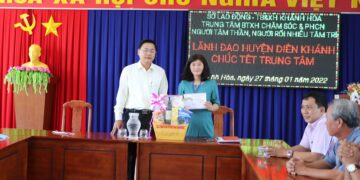 Lãnh đạo huyện Diên Khánh đến thăm và chúc Tết tại Trung tâm