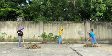 Tổ đoàn viên ưu tú tổ chức dọn vệ sinh môi trường tại Trung tâm