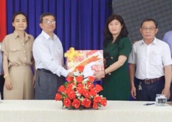 Lãnh đạo Ủy ban Mặt trận Tổ quốc tỉnh thăm và chúc tết tại Trung tâm