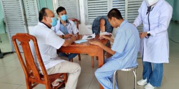 Tổ chức khám tầm soát lao phổi cho các đối tượng đang được nuôi dưỡng tại Trung tâm