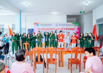 Tổ chức hoạt động Chia sẻ yêu thương cho đối tượng tại Trung tâm