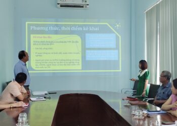 Tập huấn công tác kê khai và công khai tài sản, thu nhập của viên chức tại Trung tâm