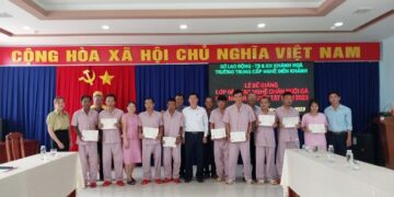 Bế giảng lớp dạy nghề nuôi gà cho đối tượng đang nuôi dưỡng tại Trung tâm năm 2023