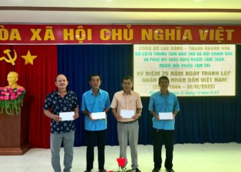 Gặp mặt viên chức, người lao động nhân kỷ niệm 79 năm ngày Quân đội nhân dân Việt Nam (22/12/1944 -22/12/2023)