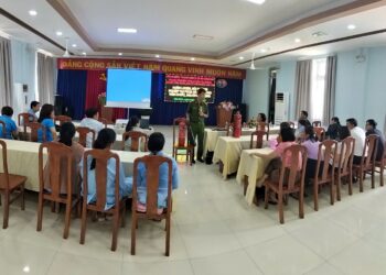 Huấn luyện, bồi dưỡng nghiệp vụ PCCC&CNCH cho viên chức, người lao động tại Trung tâm