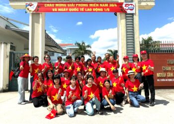 Nhóm thiện nguyện giao lưu cùng đối tượng nhân kỷ niệm 50 năm Ngày Giải phóng miền Nam, thống nhất đất nước