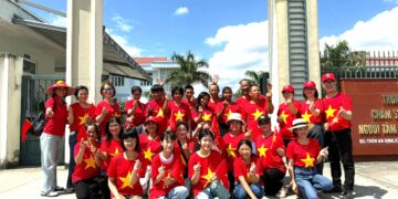 Nhóm thiện nguyện giao lưu cùng đối tượng nhân kỷ niệm 50 năm Ngày Giải phóng miền Nam, thống nhất đất nước