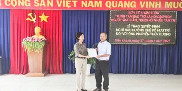 Lễ trao quyết định nghỉ hưu đối với người lao động