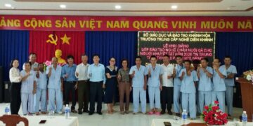 Khai giảng lớp dạy nghề chăn nuôi Gà cho bệnh nhân đang được nuôi dưỡng tại Trung tâm